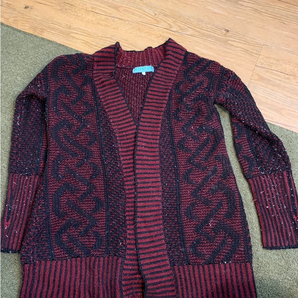 Red and black open women’s cardigan sweater! Dina be. Size- medium! Gently worn